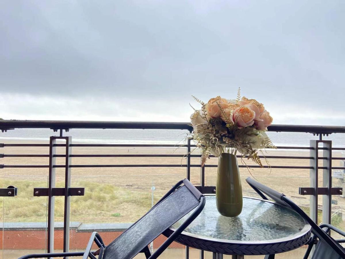 Beach Front Apt With Stunning Sea View Swansea Exterior photo